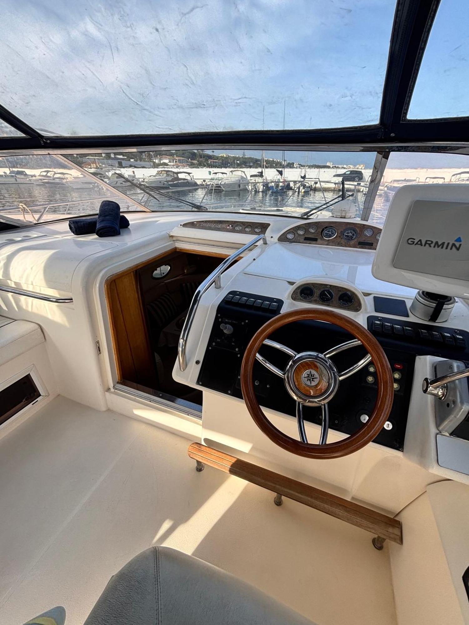 A Bordo De Un Barco En La Costa Del Sol Botel *