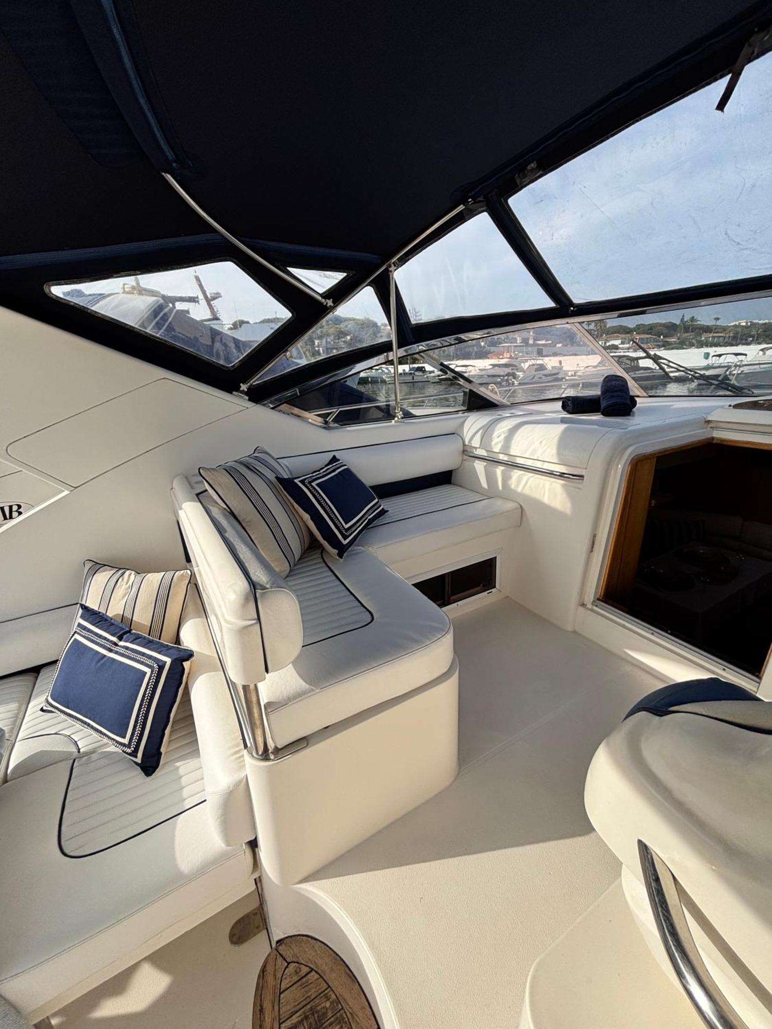 A Bordo De Un Barco En La Costa Del Sol Marbella