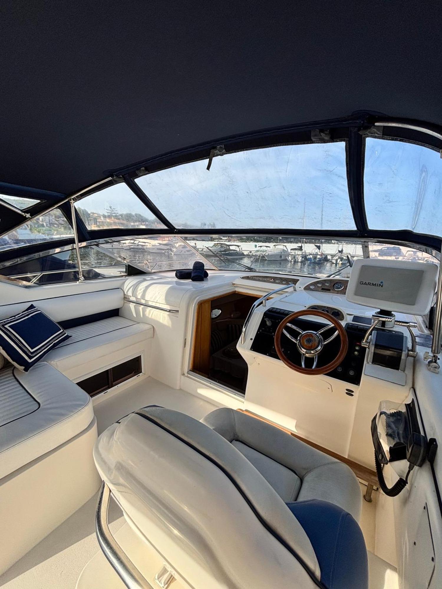 A Bordo De Un Barco En La Costa Del Sol Marbella